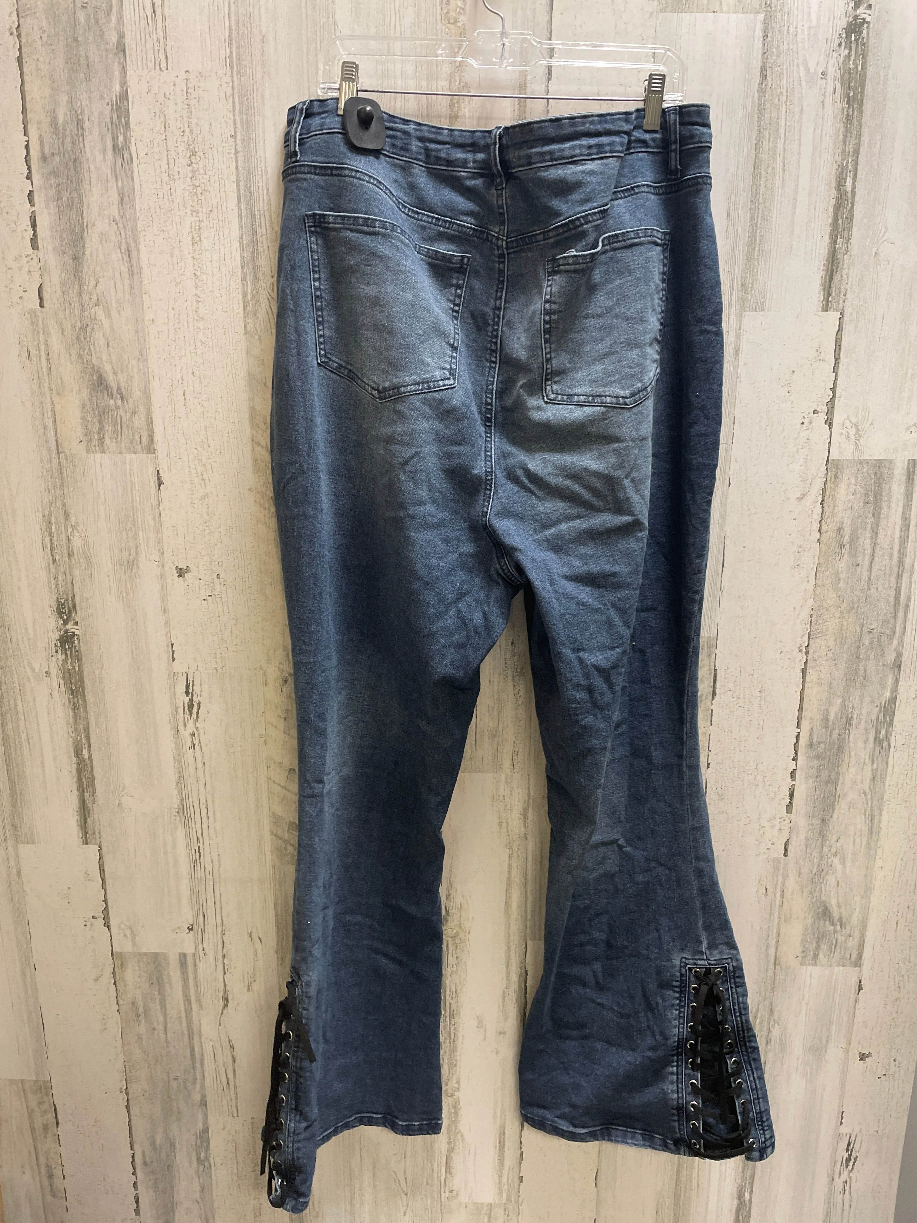 Blue Jeans Flared Clothes Mentor, Size 18