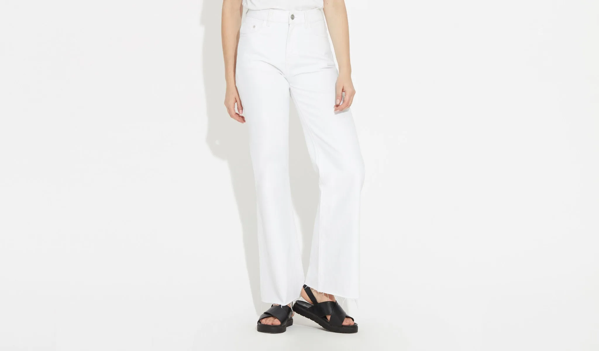 Fenn | Flared Jean - White
